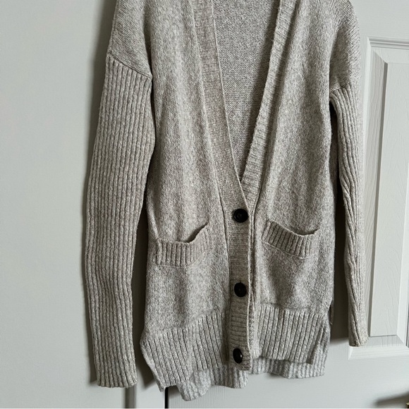 Hollister Oatmeal Women's Cardigan - Picture 5 of 9
